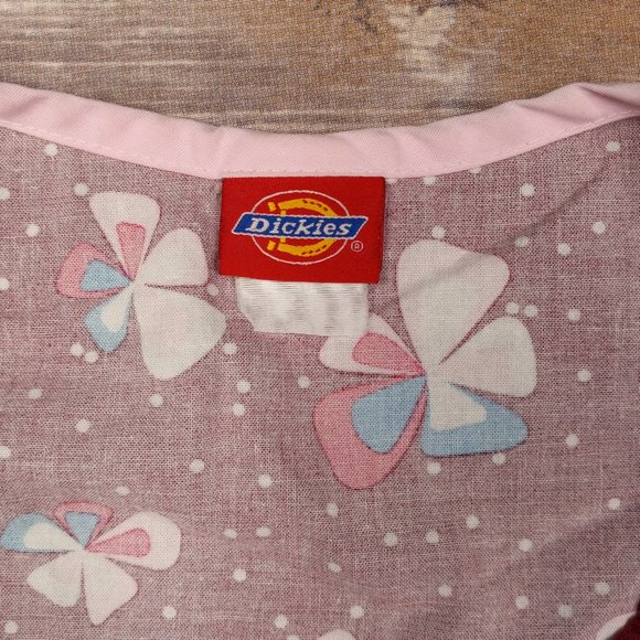 Dickies Small Scrub Top Dark Red Floral Polka Dots - Picture 2 of 6